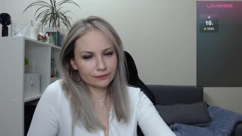 Snapshot of sunny_bunny6 chatting on January 26, 10:24 pm Naomi online show from January 26, 10:24 pm