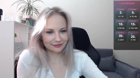 Snapshot of sunny_bunny6 chatting on February 7, 9:26 am Naomi online show from February 7, 9:26 am