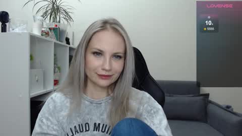 Snapshot of sunny_bunny6 chatting on February 7, 8:10 pm Naomi online show from February 7, 8:10 pm