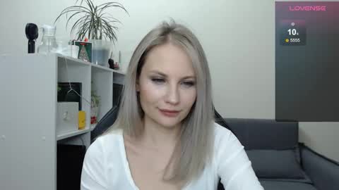 Snapshot of sunny_bunny6 chatting on February 11, 3:29 pm Naomi online show from February 11, 3:29 pm