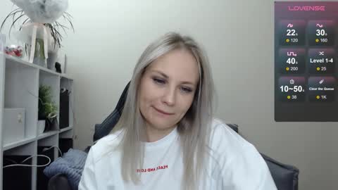 Snapshot of sunny_bunny6 chatting on February 18, 4:05 pm Naomi online show from February 18, 4:05 pm