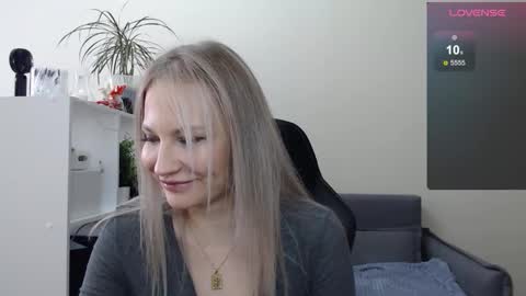 Snapshot of sunny_bunny6 chatting on March 3, 6:15 am Naomi online show from March 3, 6:15 am