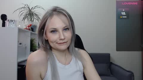 Snapshot of sunny_bunny6 chatting on March 5, 6:23 am Naomi online show from March 5, 6:23 am