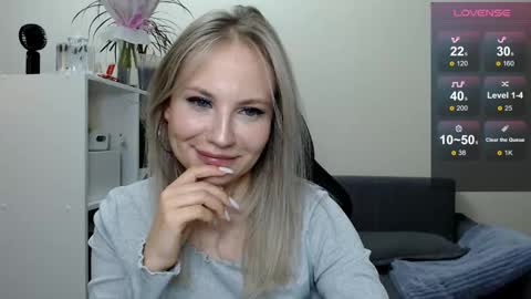 Snapshot of sunny_bunny6 chatting on March 8, 7:53 pm Naomi online show from March 8, 7:53 pm