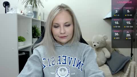 Snapshot of sunny_bunny6 chatting on September 11, 4:45 am Naomi online show from September 11, 4:45 am