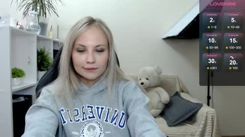 Snapshot of sunny_bunny6 chatting on September 12, 5:29 am Naomi online show from September 12, 5:29 am