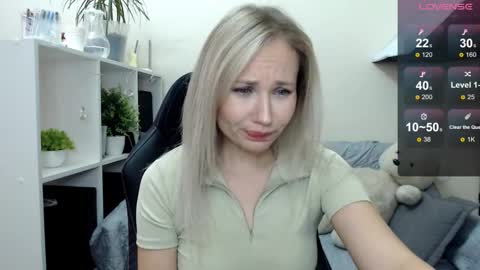 Snapshot of sunny_bunny6 chatting on October 3, 5:59 am Naomi online show from October 3, 5:59 am