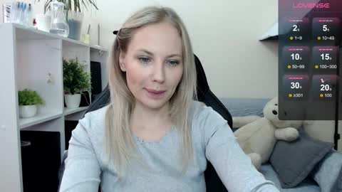 Snapshot of sunny_bunny6 chatting on October 8, 5:38 am Naomi online show from October 8, 5:38 am