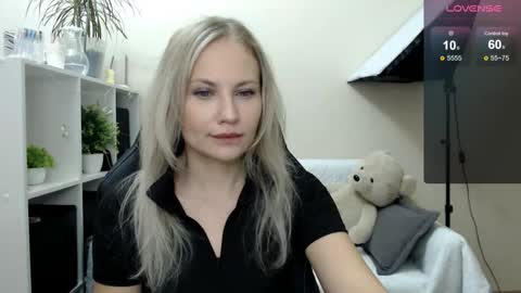 Snapshot of sunny_bunny6 chatting on October 15, 2:55 am Naomi online show from October 15, 2:55 am