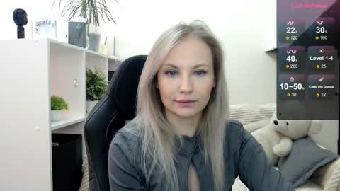 Snapshot of sunny_bunny6 chatting on October 27, 5:00 am Naomi online show from October 27, 5:00 am