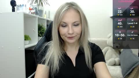 Snapshot of sunny_bunny6 chatting on November 3, 3:19 am Naomi online show from November 3, 3:19 am