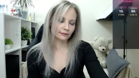 Snapshot of sunny_bunny6 chatting on November 5, 10:48 am Naomi online show from November 5, 10:48 am