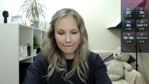 Snapshot of sunny_bunny6 chatting on November 26, 4:02 am Naomi online show from November 26, 4:02 am