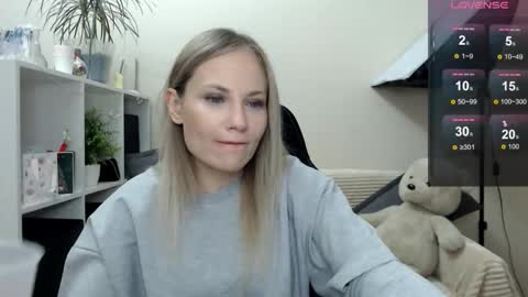 Snapshot of sunny_bunny6 chatting on November 28, 3:53 am Naomi online show from November 28, 3:53 am