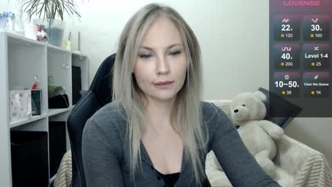 Snapshot of sunny_bunny6 chatting on December 4, 4:55 am Naomi online show from December 4, 4:55 am