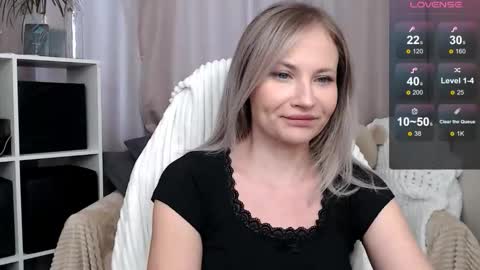 Snapshot of sunny_bunny6 chatting on December 15, 5:23 am Naomi online show from December 15, 5:23 am