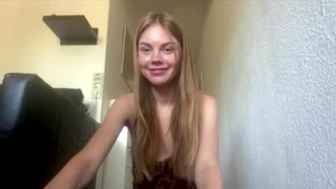 Snapshot of sunny_gaze chatting on July 28, 2:13 pm sunny_gaze online show from July 28, 2:13 pm