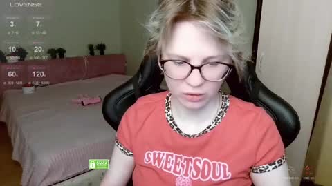 Snapshot of sunny_mood chatting on April 28, 4:39 am sunny mood online show from April 28, 4:39 am