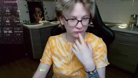Snapshot of sunny_mood chatting on May 13, 7:28 am sunny mood online show from May 13, 7:28 am