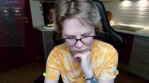 Snapshot of sunny_mood chatting on May 16, 4:53 am sunny mood online show from May 16, 4:53 am
