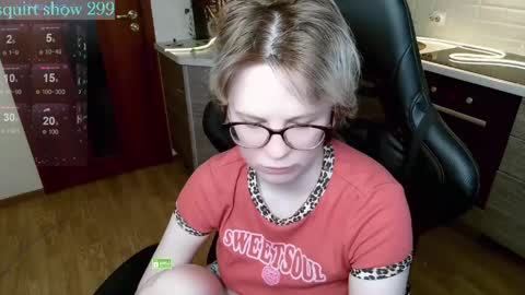 Snapshot of sunny_mood chatting on May 18, 7:47 am sunny mood online show from May 18, 7:47 am