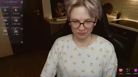 Snapshot of sunny_mood chatting on July 7, 4:48 am sunny mood online show from July 7, 4:48 am