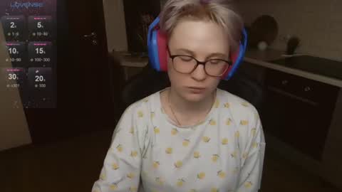 Snapshot of sunny_mood chatting on July 7, 8:51 am sunny mood online show from July 7, 8:51 am