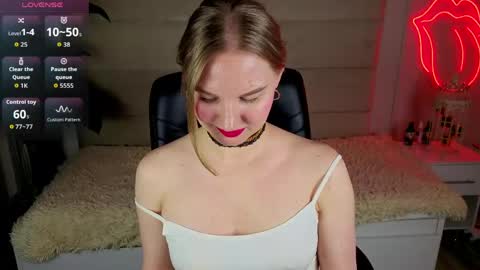 sunny_nicoleee online show from May 22, 1:24 am