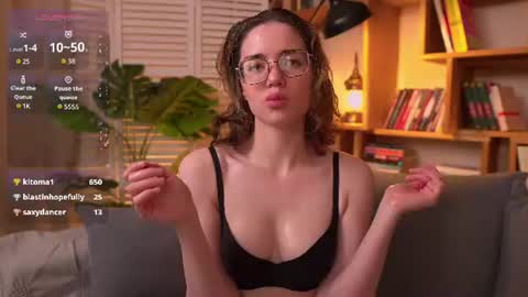 Snapshot of sunny_teaze chatting on June 12, 11:31 am Sunny online show from June 12, 11:31 am