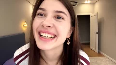 Snapshot of sunnyhathcox chatting on December 3, 8:23 am Christina online show from December 3, 8:23 am