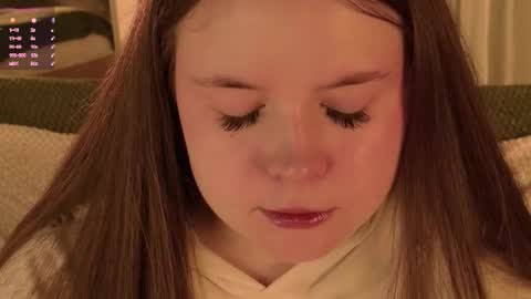 Snapshot of sunnyrisha chatting on December 15, 5:12 am Risha online show from December 15, 5:12 am