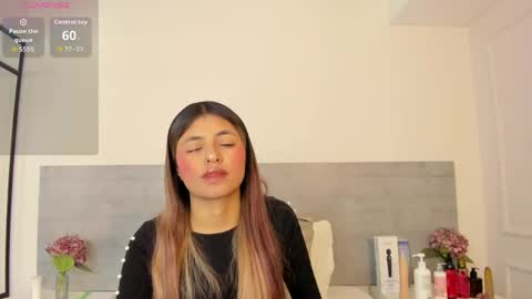 sunnywhitee online show from April 23, 7:16 pm