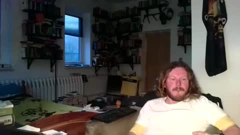 Snapshot of sunr1sa chatting on December 5, 3:20 pm sunr1sa online show from December 5, 3:20 pm