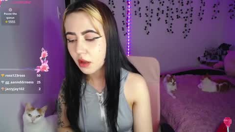 Snapshot of sunset_pienk chatting on December 11, 5:53 am Sunset online show from December 11, 5:53 am