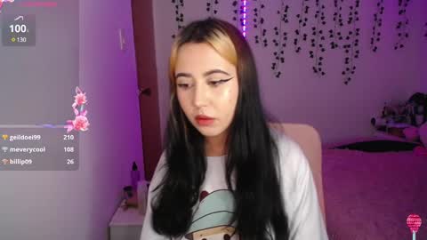 Snapshot of sunset_pienk chatting on December 22, 7:54 am Sunset online show from December 22, 7:54 am