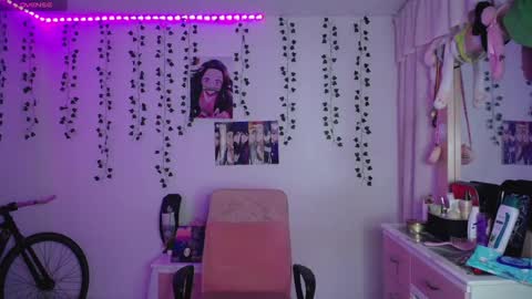 Snapshot of sunset_pienk chatting on September 25, 5:00 am Sunset online show from September 25, 5:00 am