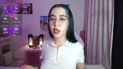 Snapshot of sunset_pienk chatting on June 12, 5:17 am Sunset online show from June 12, 5:17 am