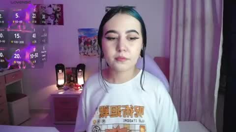 Snapshot of sunset_pienk chatting on June 17, 4:26 am Sunset online show from June 17, 4:26 am