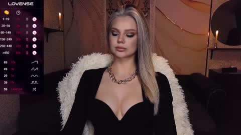 Snapshot of sunshine_vibes chatting on January 29, 3:44 am Mistress Molly online show from January 29, 3:44 am