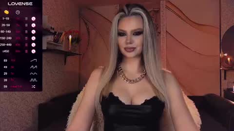 Snapshot of sunshine_vibes chatting on March 4, 4:49 am Mistress Molly online show from March 4, 4:49 am