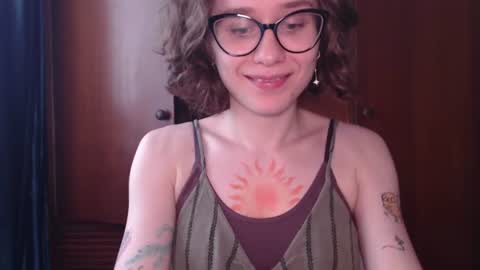 Snapshot of sunshinehella chatting on June 23, 12:36 pm Hella online show from June 23, 12:36 pm