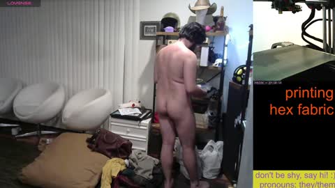 Snapshot of sunshinestreak chatting on December 27, 6:57 am im not actually a man my pronouns are theythem online show from December 27, 6:57 am