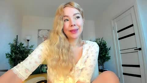 Jenn online show from April 11, 3:11 am