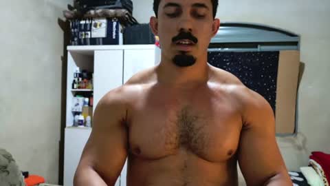 Snapshot of superbigmr chatting on June 30, 4:35 am james online show from June 30, 4:35 am