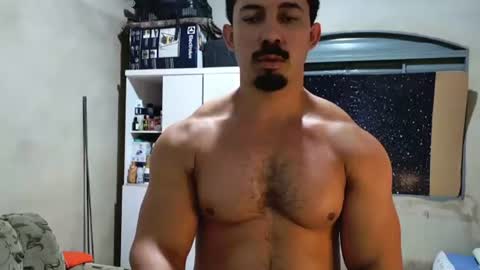 Snapshot of superbigmr chatting on July 8, 3:33 am james online show from July 8, 3:33 am