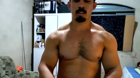 Snapshot of superbigmr chatting on August 5, 1:41 am james online show from August 5, 1:41 am