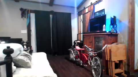 Snapshot of superd512 chatting on December 10, 8:40 am Guero Cash online show from December 10, 8:40 am