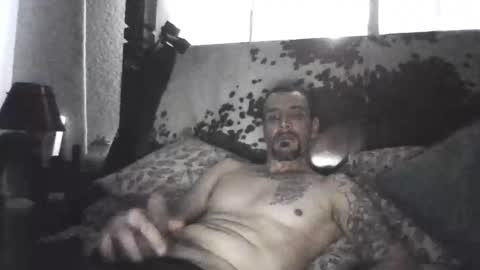 Snapshot of superd512 chatting on January 5, 9:47 pm Guero Cash online show from January 5, 9:47 pm