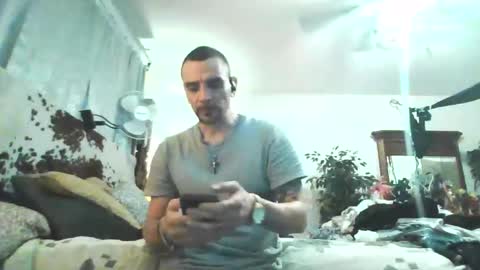 Snapshot of superd512 chatting on February 3, 8:13 am Guero Cash online show from February 3, 8:13 am