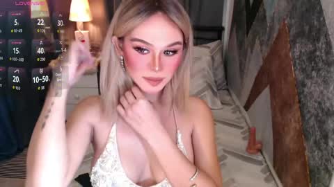 Snapshot of superh0tangelxx chatting on May 14, 1:34 am CARMINA online show from May 14, 1:34 am